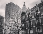 Bilbo berri eta zaharraren kontrasteak #IsozakiAtea #Dorreak #Torres #Towers #PuertaIsozaki #IñakiAurrekoetxea #Bilbao #Bilbo #Bizkaia #arkitektura #arquitectura #architecture #moderno #antiguo #contrastes #blacknwhite #zuribeltza #blancoynegro #leihoak #ventanas #balcones – Instagram