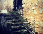 Iraganerako eskailerak #escaleras #pasado #baserri #caserio #detalle #Artaun #Dima #Bizkaia #12hilabete12mendi #kuadrila #friends #mendizaleak – Instagram