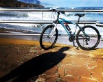 Itzalak ura ukitu nahian #Playa #LaArena #hondartza #AbantoZierbena #Muskiz #Bizkaia #beach #mar #itsasoa #sea #bici #txirringa #bicivoladores #bizihegalariak #itzala #sombra #elTruenoAzul – Instagram