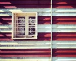 Kresalaz beteriko marrak #leihoa #zurigorri #duotono #rojiblanco #ventana #Muskiz #AbantoZierbena #LaArena #hondartza #playa #beach #window #redwhite #rayas #marrak #hamar #diez #ten #mar #itsasoa #sea #kresala #salitre – Instagram
