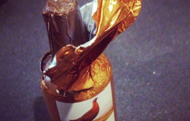 La dulce revolución! Botellitas de chocolate con licor #chocolate #licor #botellas #dulces #bombones – Instagram