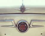 Leyenda viva #600 #seiscientos #auto #coche #car #vintage #leyenda #antigüedad #detalle #frontal #logotipo #simbolo #blanco – Instagram