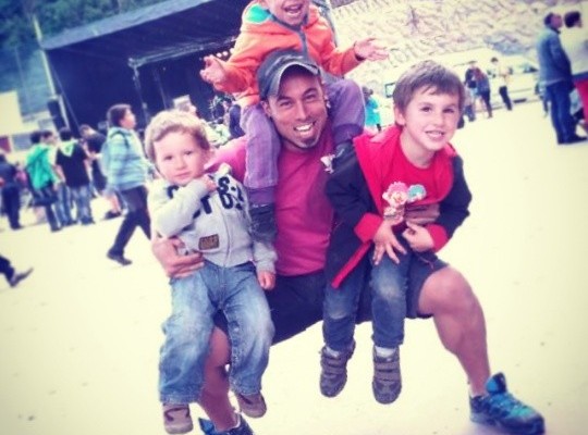 Alehop! Zirko berria ta gaztea gure herrian! Titiritero guapo-guapoak! – Instagram