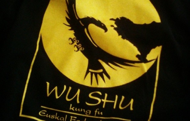 #Reliquias que te encuentras por casa #WuShu #kungfu #EuskalFederakundea #kamiseta #camiseta #Tshirt #tiemposdelaUni – Instagram