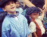 #Erraldoiak eta #buruhandiak miresten! #BarakaldokoJaiak #gigantes #cabezudos #bikote #parea #karakolatabarea #duo #haurrak #niños #FiestasdeBarakaldo – Instagram