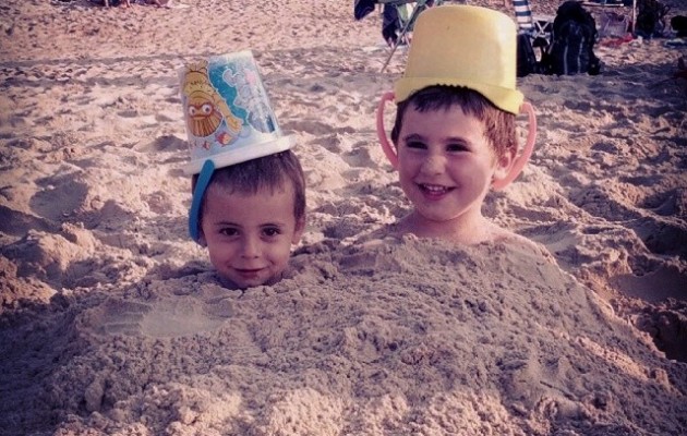 Niños que brotan en la playa #AmaneceQueNoEsPoco – Instagram