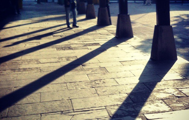 Goizeko itzalak #sombras #amanecer #itzalak #SanBizente #SanVicente #Barakaldo #eliza #aterpe #pórtico #iglesia – Instagram