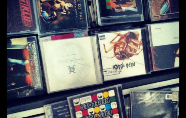 #Reliquias del pasado a 1€ en el puesto de #Haladzipo #BIME #BEC #Barakaldo #CD #nostalgia #musika #música #detodounpoco #oferta #correquevuelan – Instagram