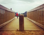 Paseoan gorria helburu #egurrekozubia #puentedemadera #zubia #puente #Zugastieta #LaArboleda #rojo #gorria #umea #niño #paseo #estructura #perspectiva – Instagram