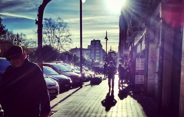 Egunsentiko itzalak #kalea #calle #street #amanecer #egunsentia #itzalak #sombras #shadow #sunrise #argia #luz #light #eguzkia #sol #sun – Instagram