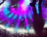 Colores en la noche #reflejos #brillos #luces #lucesdecolores #argiak #koloreak #erreflexuak #gauekoargiak #disdirak #ura #agua #charcos #putzuak #sombra #itzala #gaua #noche #barracas #tiovivo #diversión #barrakak #sanbizentekojaiak #Barakaldo – Instagram