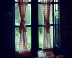 Neguaren berotasunean #Sopuerta #Enkarterri #LasEncartaciones #Bizkaia #negua #invierno #winter #hotza #frío #cold #baserri #caserío #leihoa #ventana #window #alCalorcito #berotasuna #barruan #goxogoxo – Instagram