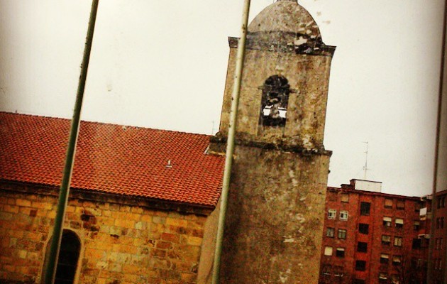 Gora #Sanbizente! Jai herrikoiak auzo guztietan! #jaiak #Sanbizenteeguna #sanbizentekojaiak #SanVicente #fiestaspopulares #Barakaldo #eliza #iglesia #campanario #campanas #kanpaiak – Instagram