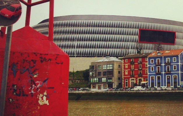 Gaurko egun txuriari bihotz gorria jarri beharko. Zorionak Txala! #SanMamesBarria #AthleticClub #Athletic #Athletik #zurigorri #rojiblanco #Zorrozaurre #Olabeaga #estadio #LaCatedral #Katedrala #itsasadarra #ria #rojo #coche #auto #casas – Instagram