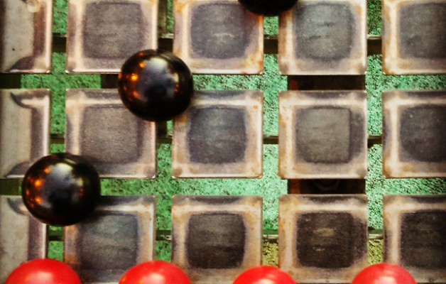#Rojas ganan! #juego #cuatroenraya #bolas #negras #línea #LasArenas #Getxo #Bizkaia – Instagram