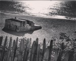 Udaberriko argien besoetan galdurik #hondartza #playa #horizonte #luz #argia #eguzkia #sol #labenneocean #Capbreton #Baiona #baterias #IIGuerraMundial #IIMundukogerra #blancoynegro #zuribeltza #hesia #egurra #madera #valla #atardecer – Instagram