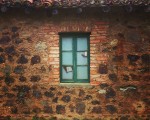 Ventana cerradaperdí tu mirada.Pérdida miradaventana cegada.Mirada cerradaperdí tu ventana.Pérdida ventanamirada cegada.#ventana #Sopuerta #ElCastaño #mirada #tejado #casa #piedra #hierba – Instagram