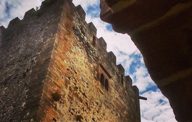 #CastillodeMuñatones #Muskiz #torre #arco – Instagram
