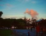 Y buscarte mirando al #cielo entre #amaneceres#egunargitzea #amanecer #zerua #hodeiak #nubes #columpios #umeak #ilargia #luna #Barakaldo@igerseuskadi – Instagram