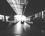 #puntodefugacentral en #blancoynegro #estacion #Bilbo #Bilbao #Abando #tren #lucesysombras#argiaketaitzalak @igerseuskadi @igersbilbao #zuribeltza #blacknwhite – Instagram
