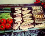 A la #parrilla todo sabe mejor #parrillada #txitxiburduntzi #barbacoa #barazkiak #okela – Instagram