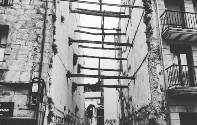 #dentrofuera #barrukanpo #estructura #arkitektura #arquitectura #vigas #vaciado #blackandwhite #blancoynegro #zuribeltz @instagram #laredo – Instagram