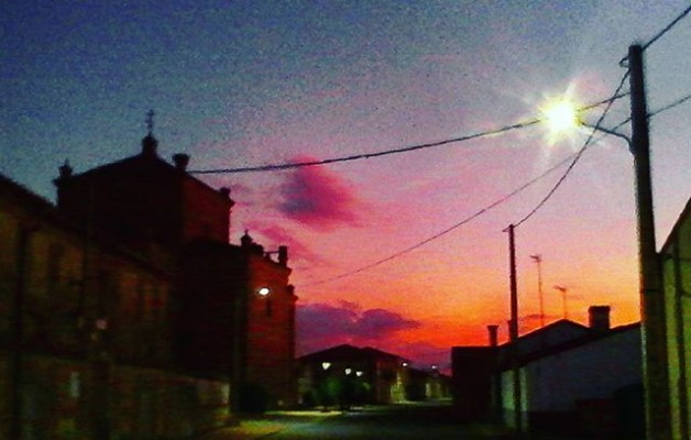 #anochecer #Mamblas #ávila #Castilla #pueblo #lugaresmágicos – Instagram
