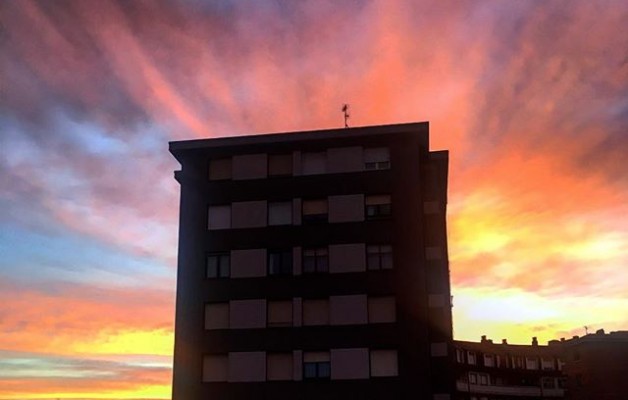 #egunon #amanecer #barakaldo #Erandiogoikoa #Erandio @instagram  @euskal_herria_iruditan @igerseuskadi @igersbilbao #arquitectura #street – Instagram