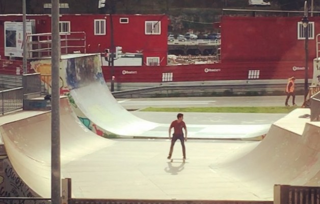#skater #red #gorria #rojo #patinete #zorrozaurre @igersbilbao @igerseuskadi @iberdrola @euskal_herria_iruditan @instagram – Instagram