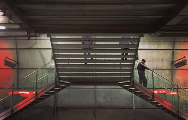 #simetrias #urbanas #escaleras #underground @igerrak igersbilbao @igerseuskadi @iberdrola #muchomasquefotosdebilbao @metro_bilbao – Instagram