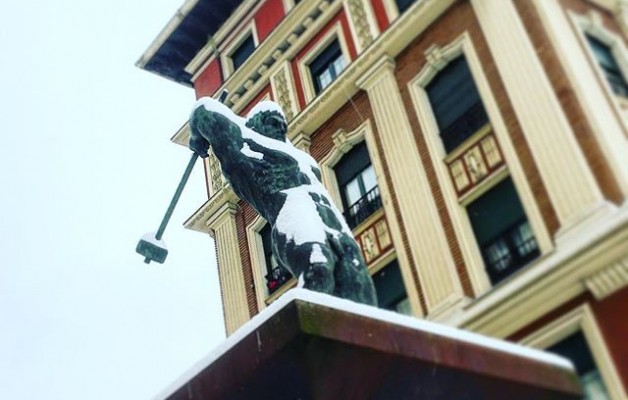 #elurra #barakaldo #nieve @igerseuskadi @igersbilbao @euskal_herria_iruditan @igerrak #eskultura #negua #winter #invierno – Instagram