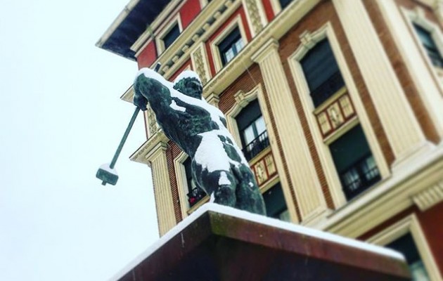 #elurra #barakaldo #nieve @igerseuskadi @igersbilbao @euskal_herria_iruditan @igerrak #eskultura #negua #winter #invierno – Instagram