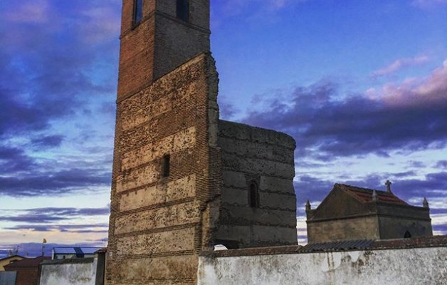 #cementerio #campanario #torre #mamblas @igers @avilaautentica @instagrames #atardecer – Instagram