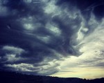 #alguienseestacabreando #zeruahaserre #hodeiak #ekaitza #tormenta #tirig #cielo #portutatis #iluntasuna #argitasuna @igers @instagrames @instagram @igerscastello – Instagram