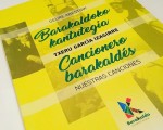 Parece que pasamos por la vida sin pena ni gloria. Sin darnos cuenta vamos dejando nuestras huellas por dónde pisamos y al igual que nuestras #aititeamama hicieron con #aitaama, transmitiremos nuestros gustos, pasiones, aficiones, frustraciones, sueños y alegrías. Tengo la suerte de poder compartir todo esto con #TxeruGarciaIzagirre. No se puede sentir uno más orgulloso de la familia barakaldesa, castellana, gernikarra y leonesa, de tenerlo como aita y poner disfrutar de toda la #cultura, #historia, #compromiso, #amor y #pasion que le transmitieron y que comparte con todo el que le rodea. Urte askotarako! Segi ezazu gure herriko txokoak arakatzen eta plazarazten!Esperemos transmitir cuando menos jota y fandango a los siguientes. Nos vemos a las 20:00 en la #HerrikoPlaza de #Barakaldo para… #cantarybailar #beurko lleva la fama…#Barakaldokokantutegia #aurkezpena #Cancionerobarakaldes #presentación – Instagram